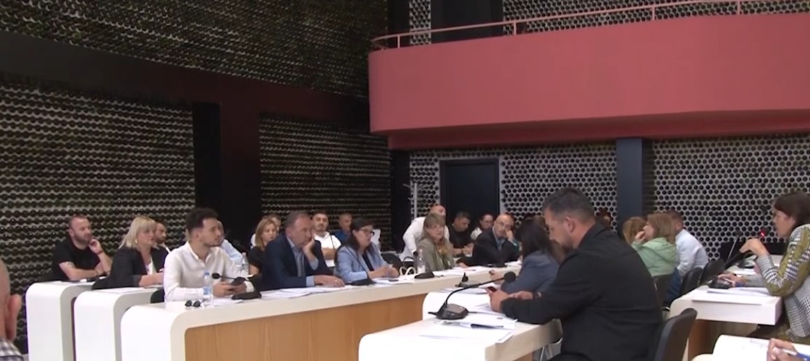 Drafti i PS  Edhe Këshilli Bashkiak i Korçës voton pro dhe miraton me 26 vota Reformën Territoriale dhe bashkimin me Maliqin   VIDEO 