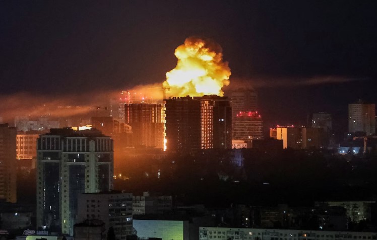 Sulmet rikthehen në Kiev  2 të vdekur dhe 10 të plagosur  kundërpërgjigjet Ukraina  Polonia ngre avionët ushtarakë në gatishmëri
