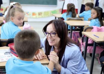 Depistimi i fëmijëve në shkolla, ministrja Spahiu: Prioritet me protokolle të qarta edhe për trajtimin në vijueshmëri