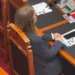 FOTOLAJM / U largua nga PS, Marjana Koçeku ulet pranë deputetëve të PD-së
