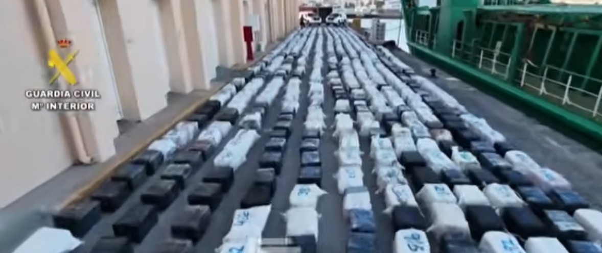 VIDEO  Spanja sekuestron një tjetër sasi rekord kokaine  kapen 1 2 tonë të fshehura në arra kokosi në Sevilja