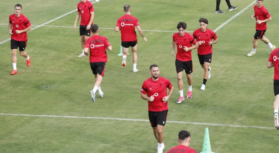 UEFA Nation League  Kuqezinjtë nisin përgatitjet  Kombëtarja zhvillon seancën e parë stërvitore përpara ndeshjes me Bjellorusinë