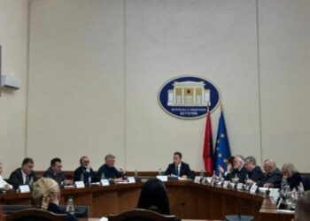 DEBATET/ Politika e nis ‘luftën’ që te Konferenca e Kryetarëve, shkak pagat e magjistratëve! PD: Po shkelet Kushtetuta! PS: Pagat i cakton Parlamenti, jo Gjykatat