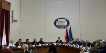 DEBATET/ Politika e nis ‘luftën’ që te Konferenca e Kryetarëve, shkak pagat e magjistratëve! PD: Po shkelet Kushtetuta! PS: Pagat i cakton Parlamenti, jo Gjykatat