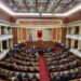 Çfarë pritet të ndodhë sot në Kuvend, nga interpelancat me 5 ministra, te votimi i formulës për pagat e magjistratëve! Jashtë Parlamentit protestë