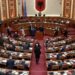 Vijojnë tensionet politike në sallën e Kuvendit, ndërpritet për herë të tretë seanca plenare!
