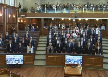PDK braktisi seancën konstituive të Kuvendit të Kosovës pasi LVV nuk votoi Vlora Çitakun për postin e nënkryetares!