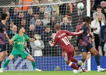 Liverpool nxjerr Tottenham jashtë Kupës dhe kalon në fazën tjetër të “Carabao”!