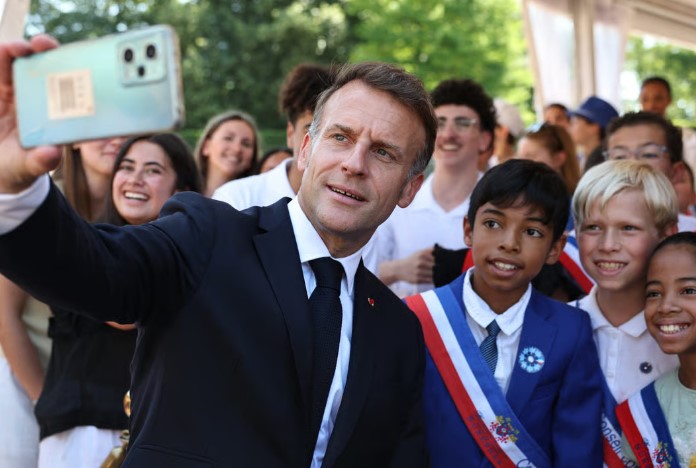  Duhet të mbrojmë fëmijët   Macron bën thirrje për ndalimin e mediave sociale për moshat nën 15 vjeç në vendet e BE