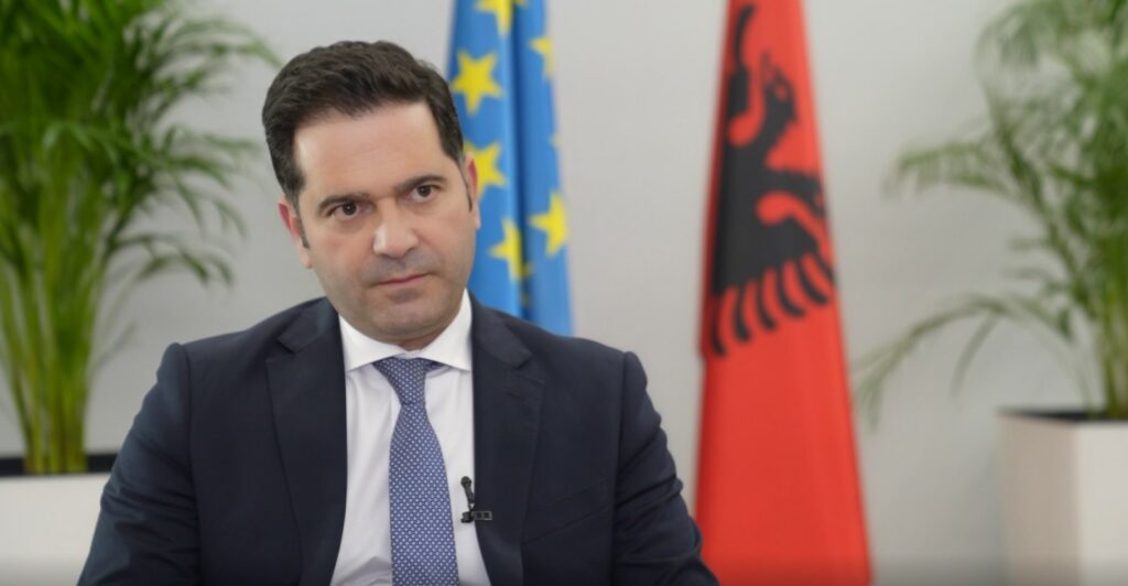 Ministria e Financave publikon bilancin fiskal  Rriten të ardhurat dhe shpenzimet