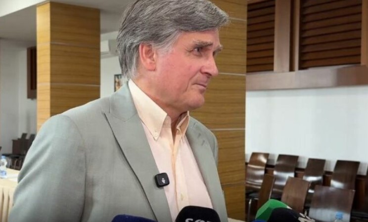 Reforma Territoriale  Ambasadori i OSBE nga Pogradeci  Shqipëria ta caktojë vetë numrin e bashkive  Asnjë vendim pa konsultim lokal e kombëtar