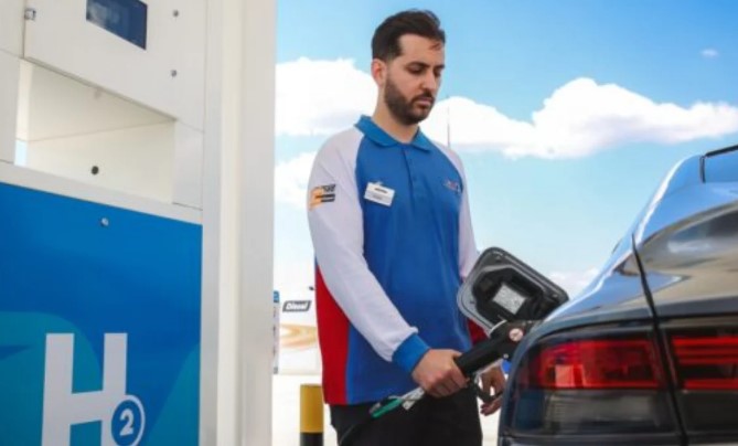 greqia-merr-masat-dhe-nderhyn-ne-tregun-e-cmimit-te-karburanteve-nafta-ulet-deri-ne-20-cent-per-liter