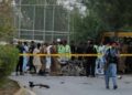 Masakër në Pakistan, makina bombë shpërthen në xhami, të paktën 16 të vdekur, mes tyre edhe 5 policë!