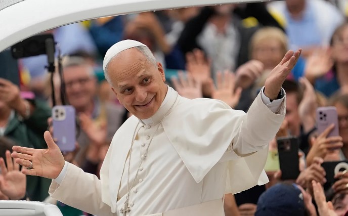 U shkurtua gjatë pandemisë  Papa Leoni XIV rikthen 10  të pagës së kardinalëve  Shfuqizon vendimin e vitit 2021 nga Papa Françesku