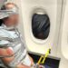 Terror në ajër! Ndodh edhe kjo, pasagjeri lidhet me ngjitës dhe zinxhirë në avion, zbulohet shkaku!
