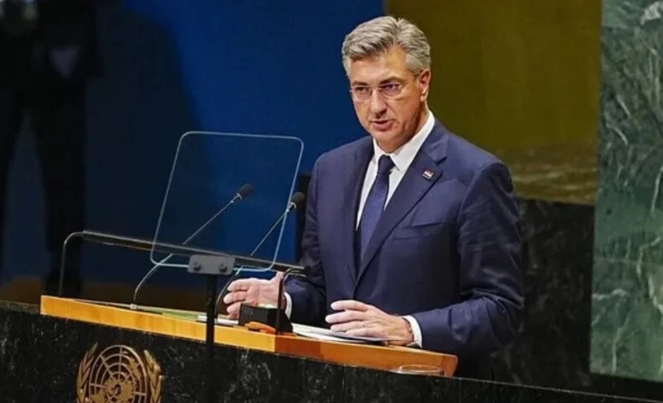 Nderimet shtetërore në funeralin e  Kasapit të Bosnjës  Mlladiç  kryeministri kroat kritikon ashpër Serbinë  Një fyerje ndaj viktimave 