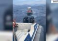 Rrezikuan të mbyteshin në det, Policia Kufitare shpëton 5 persona në Dhërmi, gomonia pësoi avari