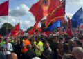 “Jo në emrin tim!”- Vijojnë protestat në Kosovë pas dënimit të ish-krerëve të UÇK: Gjykata Speciale e Hagës ka degraduar, janë të pafajshëm!