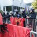 Protesta e veteranëve të UÇK-së në Prishtinë, Policia merr masa dhe apelon: Mos hidhni sende dhe mos përdorni maska