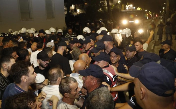 Gjykata pranon kërkesën e Prokurorisë  liron 14 protestuesit që u përplasën me Policinë  Arrestimi i paligjshëm 