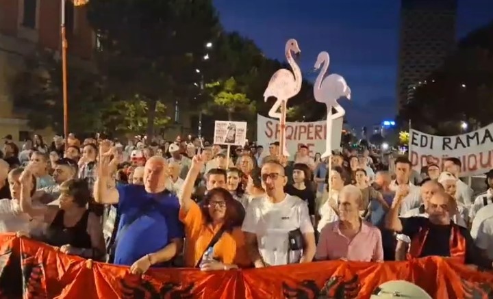 Protesta në ditën e 100 të  paralajmërohet rrethimi i Kryeministrisë përsëri 