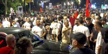 Përplasja e protestuesve me emigrantin nga Diaspora, reagon Balla: Çfarë kusuri ka qytetari që t’i zënë rrugën sorrat