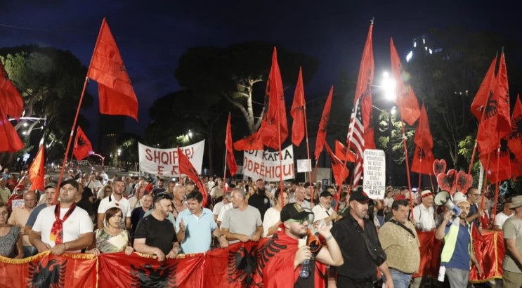 Dita e 123 të e protestës në bulevard  marshim dhe fjalime kundër Qeverisë 