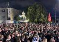 Qytetarët kosovarë sfidojnë motin e keq dhe dalin në protestën e radhës në Prishtinë, mbështetje të ish-krerëve të UÇK-së!