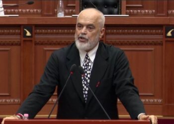 “Duhet kufi për pushtetet”- Rama: Ligj i ri për pagat e magjistratëve, po konsultohemi me KiE! Kushtetuesja s’i thotë dot Kuvendit çoje dorën kështu!