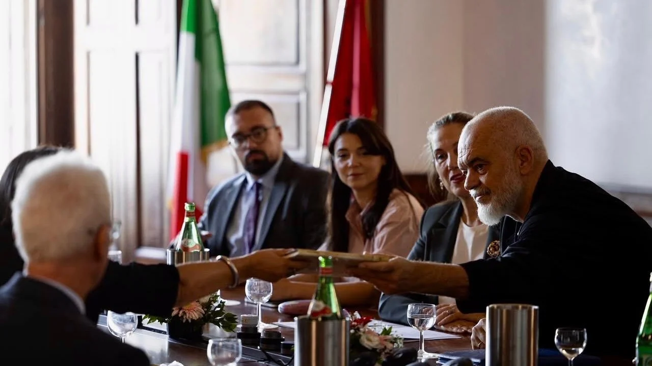 Rama në Napoli  vizitë në Katedrën e Gjuhës Shqipe pranë Universitetit  L Orientale 