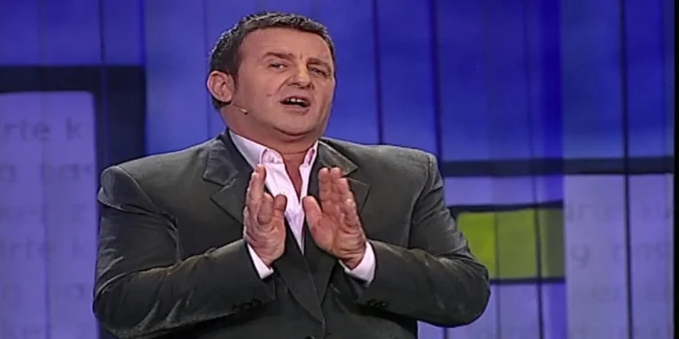 Agron Llakaj i kthehet pas 16 vjetësh “Portokallisë”, tashmë në krye të spektaklit të humorit në Top Channel