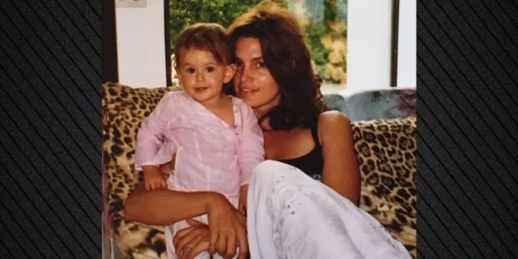 Cindy Crawford me dedikim emocionues për Kaian në 25-vjetor: Të shoh sesi bëhesh grua është dhurata më e çmuar për mua