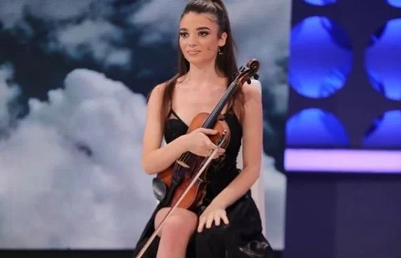 Momente ekskluzive/ Sindi Loci zbulon për herë të parë bashkëshortin dhe unazën e martesës
