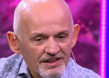 E ëma e goditi me gurë për ta vrarë”/ Pastor Vilajeti përlotet te “S’e Luan Topi” dhe rrëfen historitë e dy fëmijëve të shpëtuar