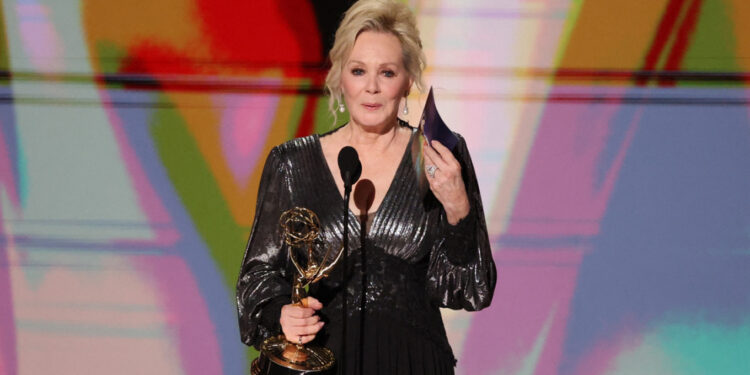 Jean Smart shënon rekord në Emmy, triumfon për të pestën herë radhazi si aktorja më e mirë në komedi