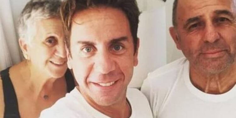 Nëna e Giorgos Mazonakis kërkon drejtësi pas vdekjes së të birit në klinikë private