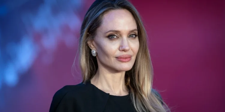 Angelina Jolie finalizon shitjen e rezidencës historike në Los Angeles për 24.75 milionë dollarë