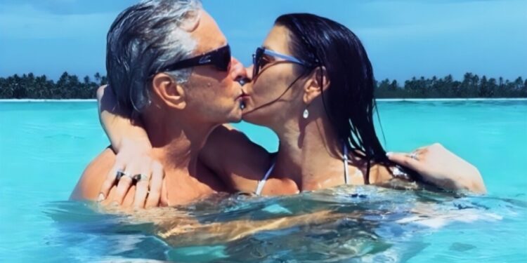 Catherine Zeta-Jones feston ditëlindjen e Michael Douglas me një urim romantik: Të dua