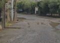 Reshjet e dendura të shiut shkaktojnë probleme në Elbasan, çahet asfalti pranë urës së Shkumbinit, bllokohet qarkullimi