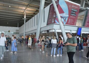 Pse Rinasi po konkurron aeroportet e Rumanisë dhe Bullgarisë?