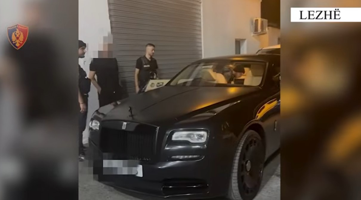 Policia e Lezhës bllokon makinën luksoze  Rolls Royce   nis hetimi pasuror për pronarin me banim në Britani  S kishte dokumentacion 