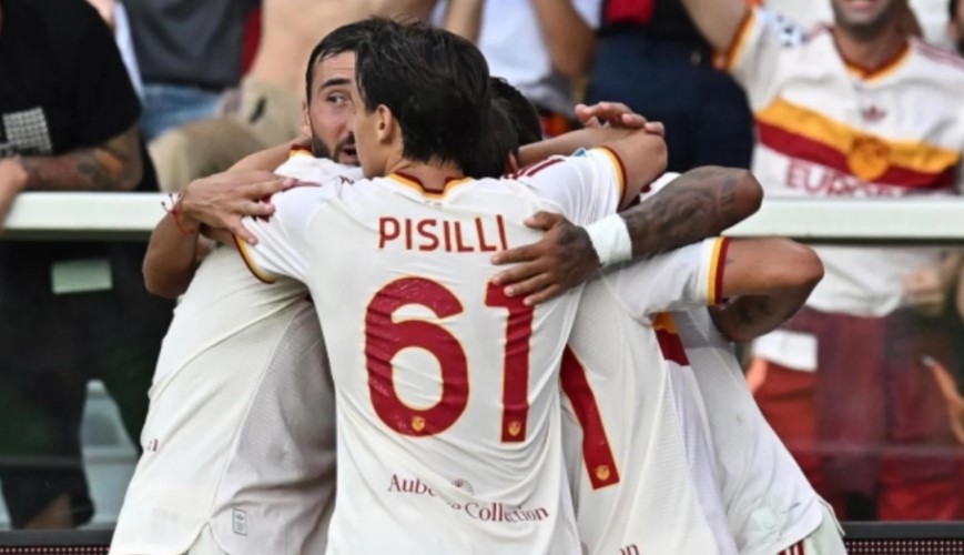 Roma top Serie A with four wins in four matches after beating Torino 2-0