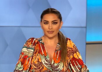 Rroftë kirurgu plastik/ Rozana Radi replikon ndaj ndjekëses që e kritikoi për pamjen: Shpenzoje kohën për të…