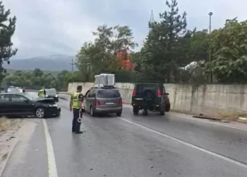 Aksident në Rrugën e Arbrit, plagosen dy persona