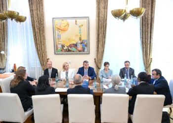 Guvernatori Sejko takohet me përfaqësuesit e Bankës Botërore: Shqipëria ecuri pozitive në rritjen dhe stabilitetin ekonomik! Progres dhe me standardet e BE