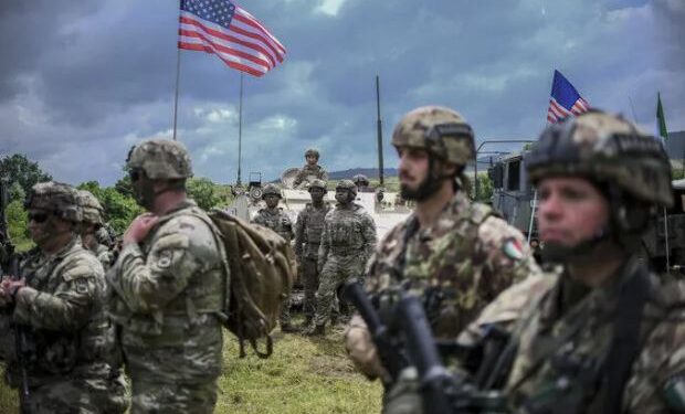 Raporti: Pentagoni po shqyrton mundësinë e tërheqjes së të paktën 25,000 trupave amerikane nga Evropa -