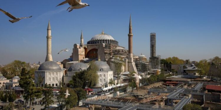 Zgjidhet misteri 1600-vjeçar, ministri turk konfirmon ekzistencën e një tuneli 9 kilometra të gjatë nën Shën Sofinë -