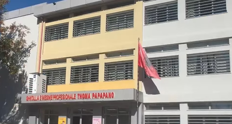 Numër i ulët regjistrimesh  Gjirokastra turistike mbyll degën e hoteleri turizmit 