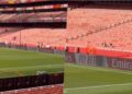 Pamje të pazakonta nga ndeshja Arsenal-Chelsea, flamuri i UÇK-së shfaqet në tribunë!