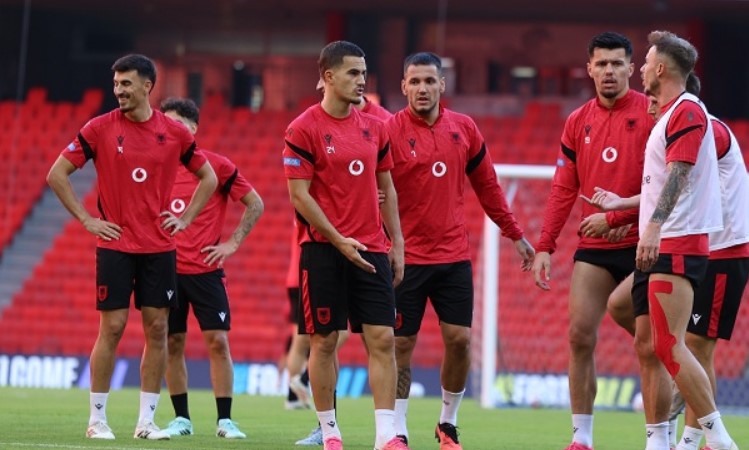 UEFA Nations League  Kombëtarja mbyll përgatitjet për ndeshjen me Bjellorusinë  mungon dhe Klisman Cake
